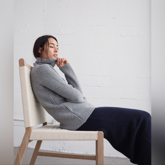 Jenni Kayne Cashmere Turtleneck Pullover Sweater
Heather Grey Size Small - Picture 9 of 9